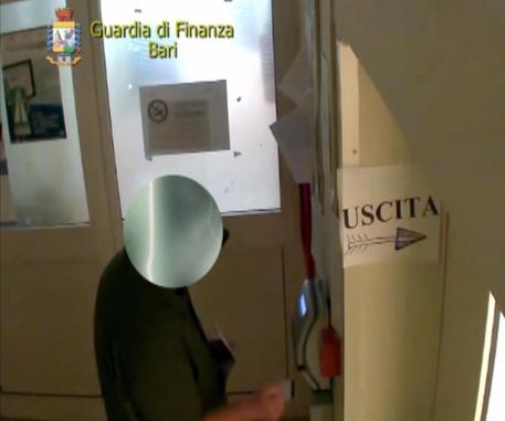 Molfetta, ancora ’furbetti del cartellino’: 12 arresti