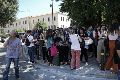 Forte scossa di terremoto (5.3) ad Atene. Tanta paura e alcuni crolli