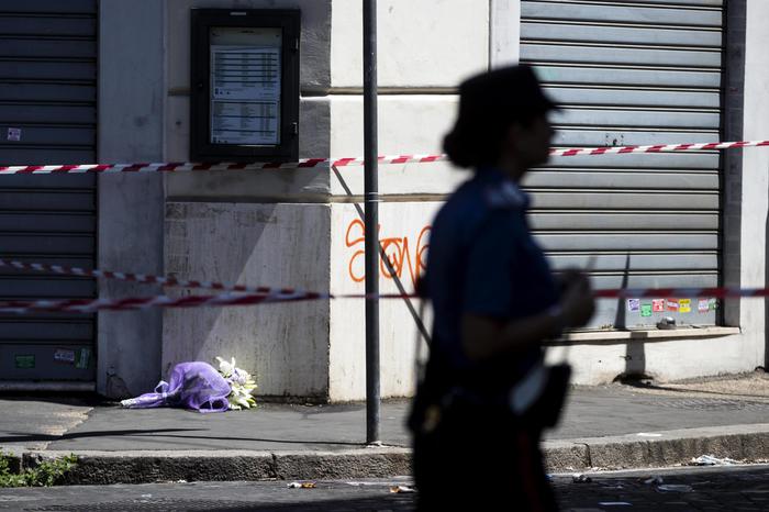 La disperazione del collega del carabiniere assassinato: “Ho lasciato l’uomo che avevo fermato e provato a salvare Mario. Perdeva troppo sangue”. Sospetti su due americani