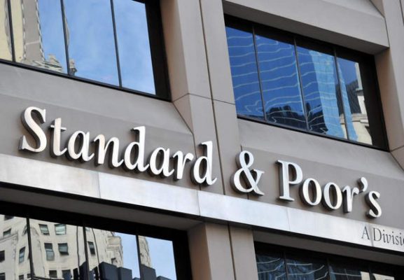 S&P evoca un rischio Grecia per l’Italia
