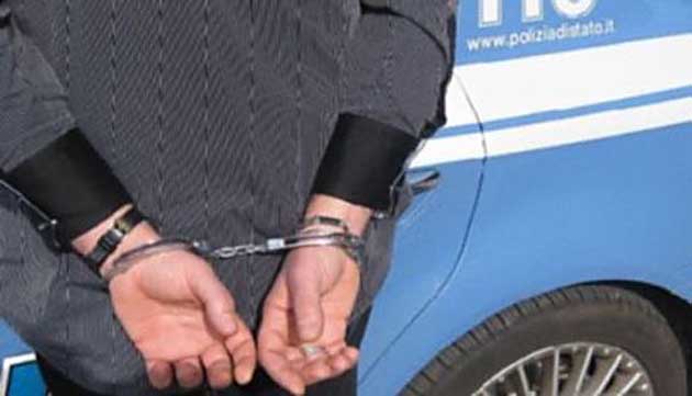 Castel di Guido, prende a bastonate la compagna: arrestato