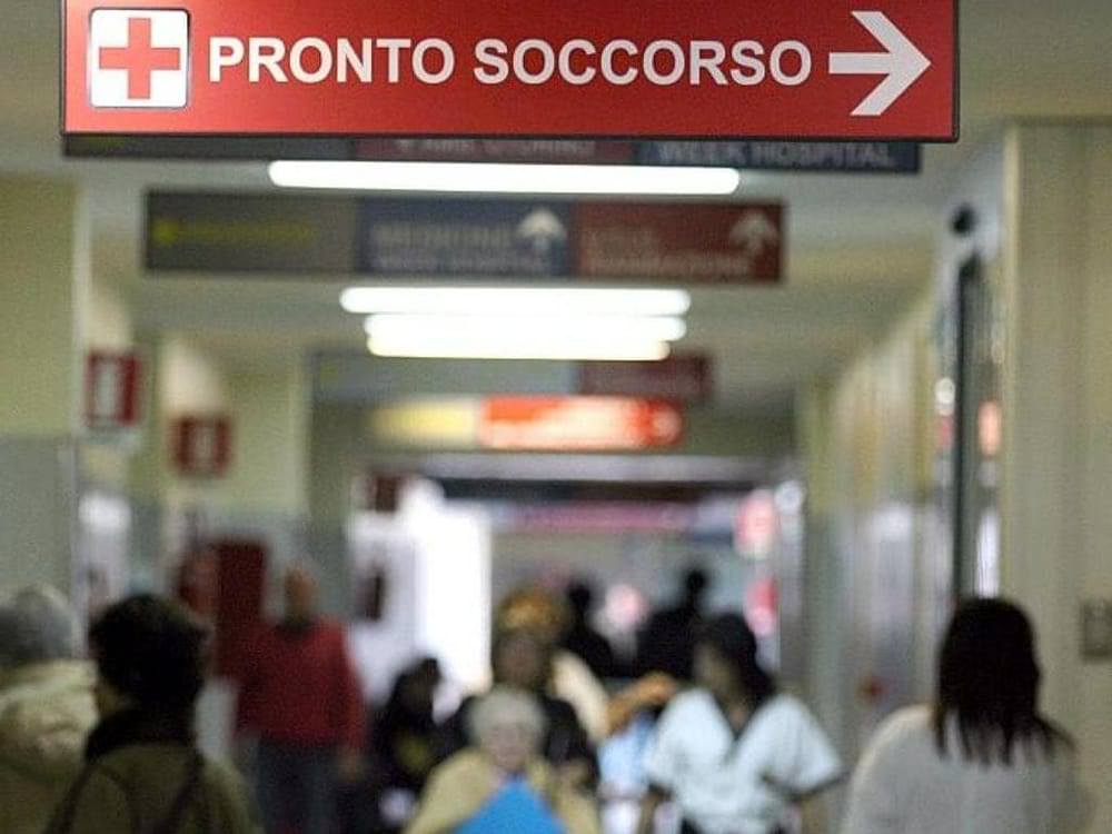 Roma, uomo violento arrestato per maltrattamenti: aveva continuato a picchiare compagna anche la Pronto Soccorso