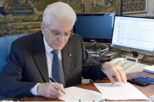 Mattarella scrive a Trump: “Contrastare l’intolleranza. L’Italia si stringe intera nel dolore al popolo degli Usa”