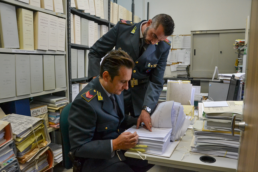 Confiscato il tesoro ad un ex bancario, aveva nascosto in Svizzera oltre sei milioni di euro