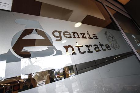 Ferragosto senza cartelle del fisco. Sospensione dal 10 al 25 delle consegne