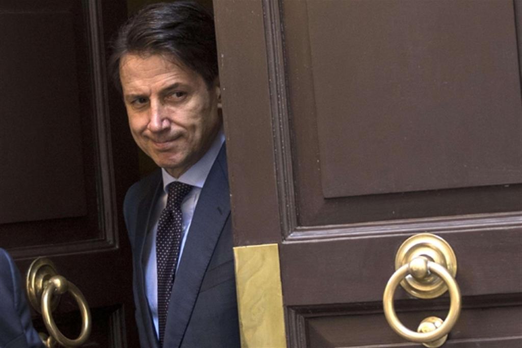 Elezioni anticipate più vicine. Di Maio e Salvini ormai vicini allo strappo finale. Conte sale al Quirinale per consultazioni con Mattarella