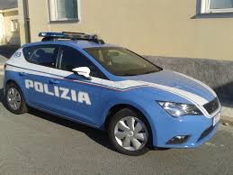 Massacra di botte moglie e figlia e poi aggredisce anche i poliziotti, arrestato un romeno di 50 anni