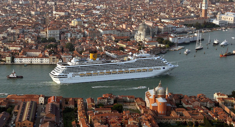 L’annuncio che tutta Venezia e non solo voleva sentire. Toninelli: “Le grandi navi spostate alla Fusina e al Tiv”.