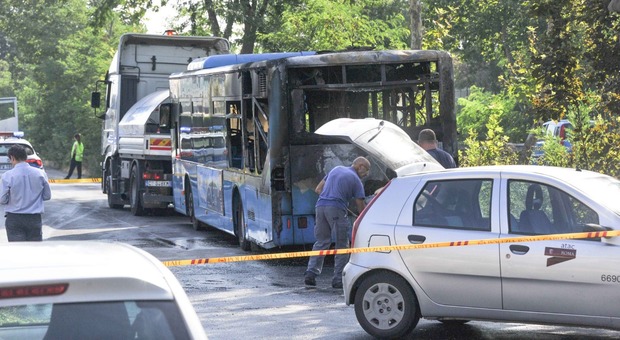 Ancora un bus in fiamme nella Capitale, non ci sono feriti