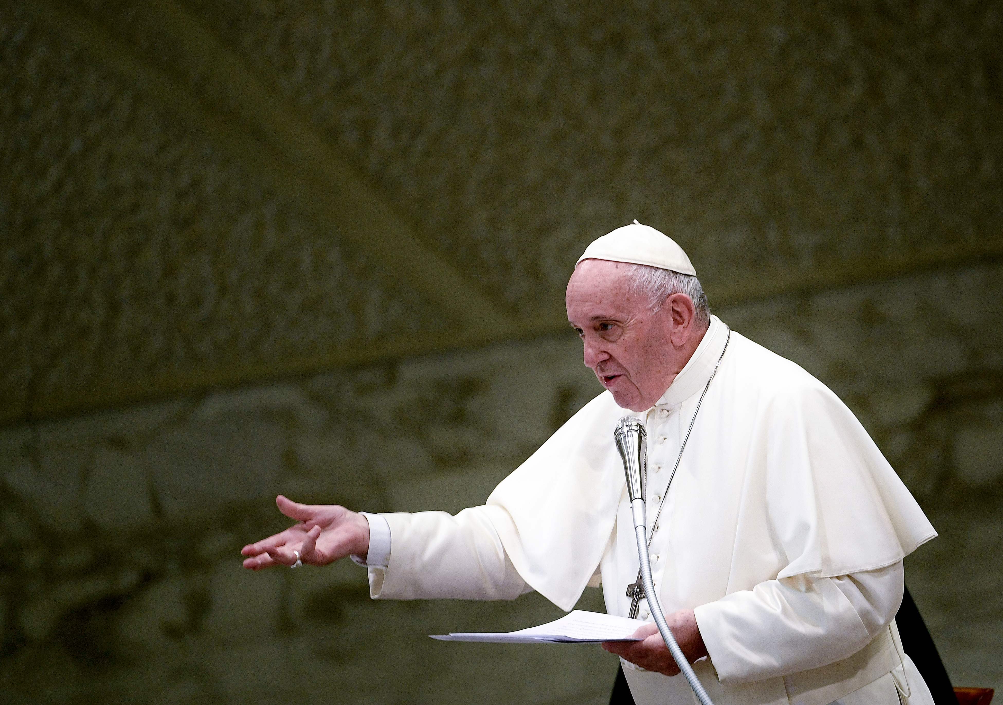 Monito del Papa: “Il sovranismo mi spaventa, mi ricorda Hitler e porta alle guerre”