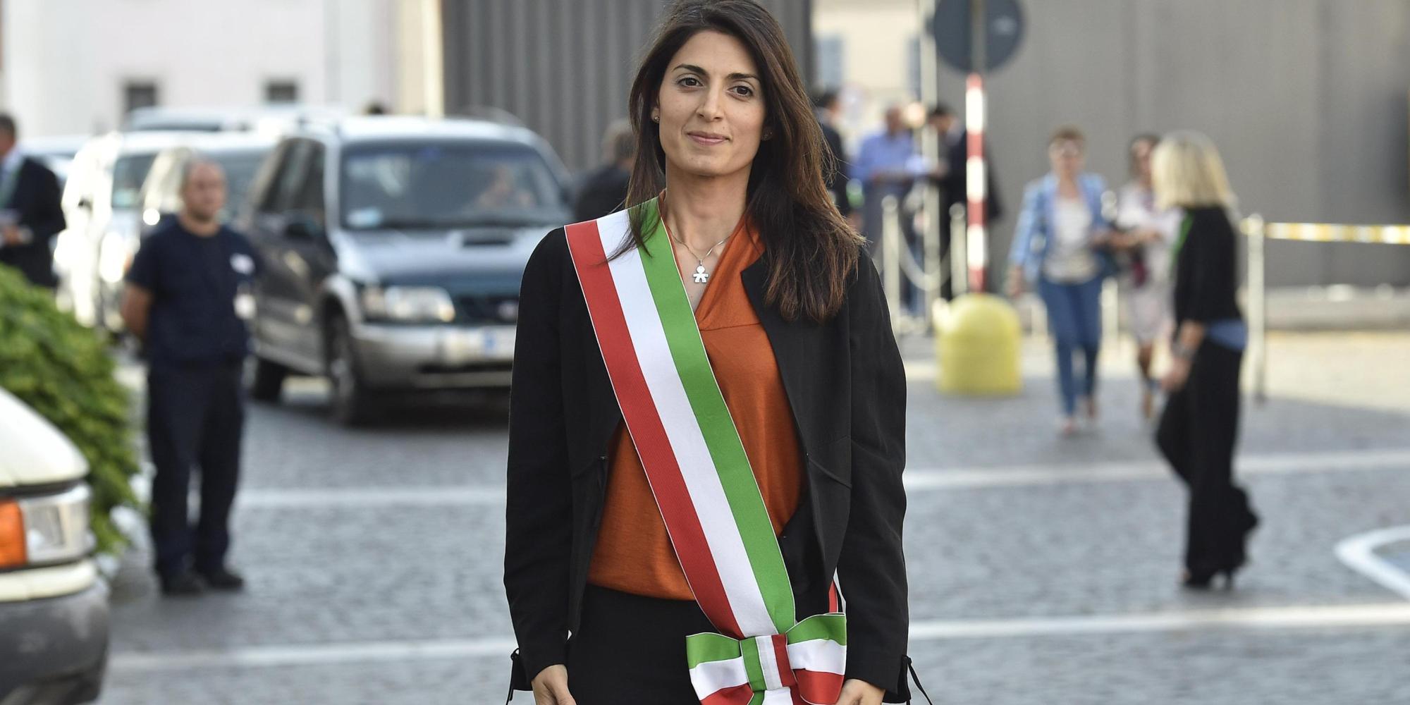 Stretta sulle illegalità del codice della strada e non solo, Raggi: “In poche ore 60mila euro di sanzioni”