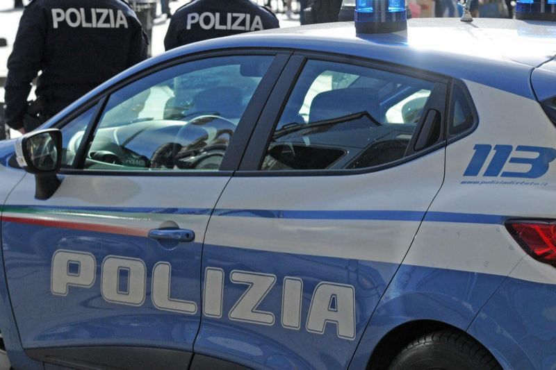 Due immigrati presi a sassate e feriti seriamente a Napoli, forse una baby gang