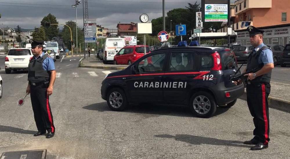 Stupefacenti, per gioco narcotizza un amico: 22enne finisce nei guai