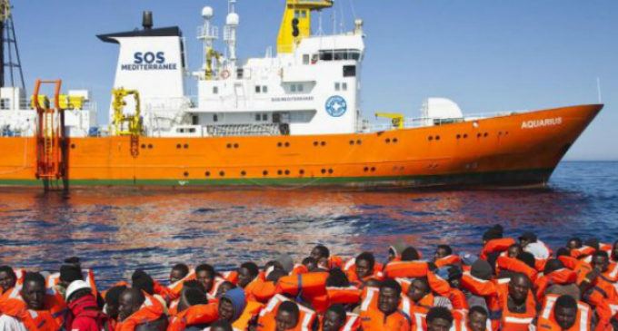 Sos Mediterranèe e MSF sui profughi della Ocean Viking: “Non riporteremo le persone in Libia”