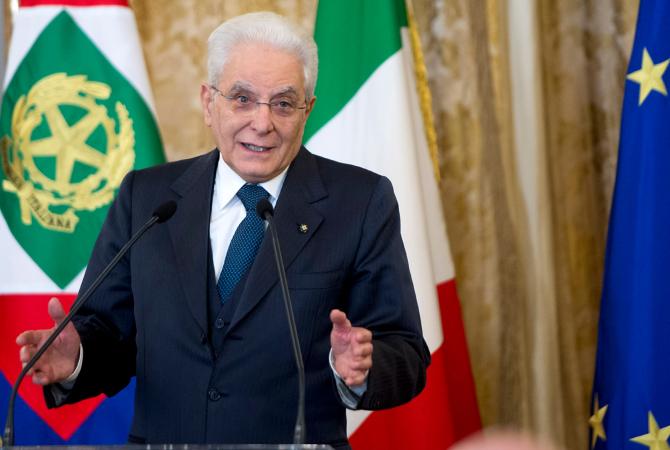 Mattarella è rientrato al Quirinale, si prepara a gestire la crisi di Governo