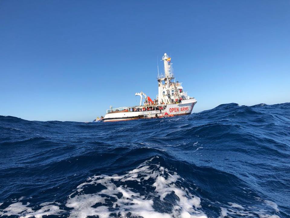 Open Arms, Guardia Costiera scrive al Viminale e da disco verde allo sbarco dei profughi