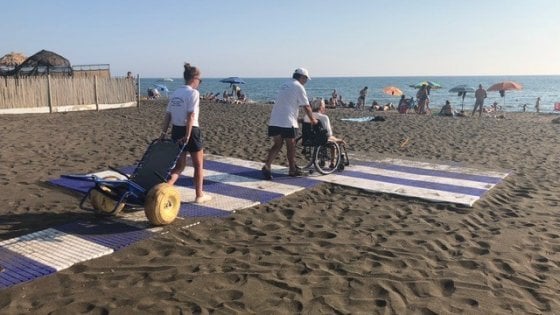 Raggi: “Le spiagge di Ostia devono essere accessibili a tutti”