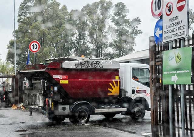 Rifiuti a Roma, AMA: nessun dietrofront sui trasbordi