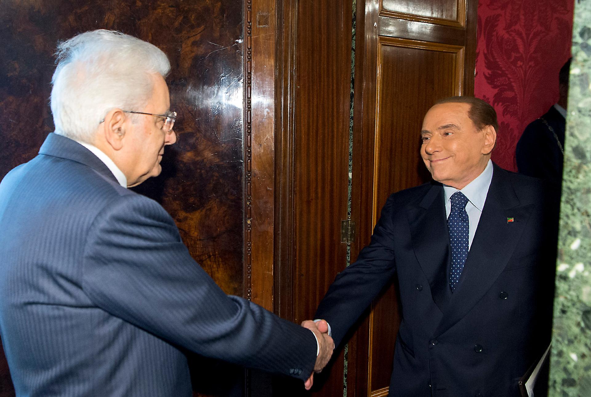 Berlusconi:“Ho proposto a Mattarella un Governo di centrodestra”. Meloni ribadisce la posizione di Fdi: “Elezioni subito o governo di centrodestra”