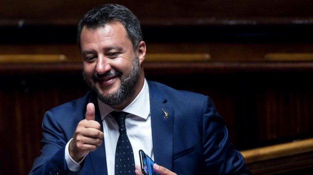 Salvini rilancia e ripropone l’alleanza giallo-verde: “Squadra nuova e governo stabile, altrimenti elezioni”