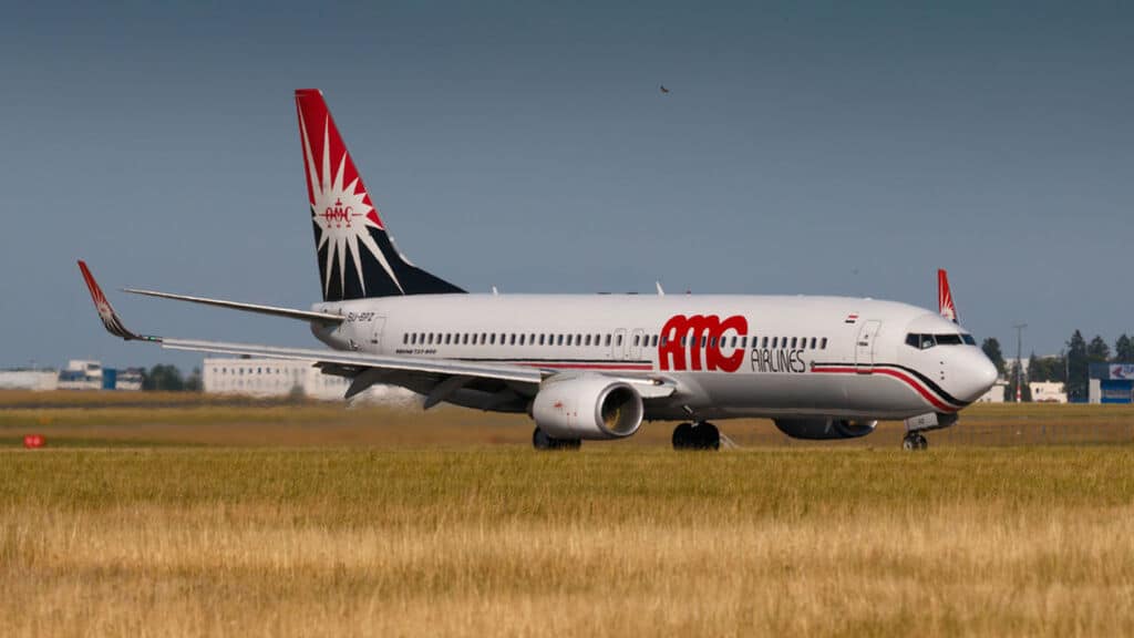 Aereo egiziano con 122 italiani a bordo costretto ad atterraggio d’emergenza. Nessun ferito