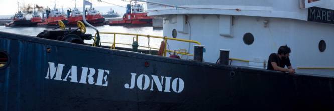 Mare Jonio resta al Largo di Lampedusa. Rischio emergenza sanitaria a bordo