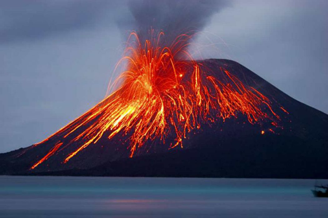 Vulcano Stromboli, la Protezione Civile lancia l’allerta arancione. E’ preallarme