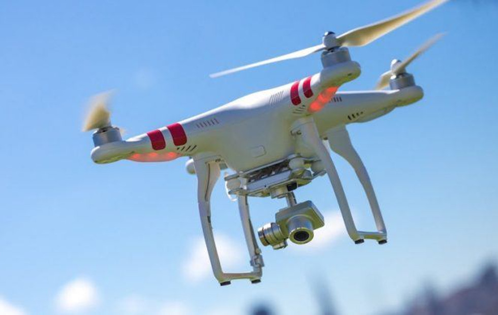 Ancora un drone vola nel centro storico di Roma, denunciato un turista
