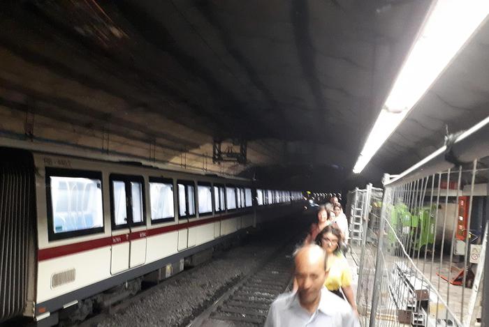 Metropolitana di Roma, l’atto di accusa dei magistrati: “Un pericolo per chi la prende…” E oggi il caos