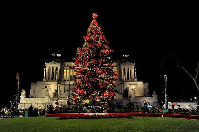 Disco verde di Roma Capitale alla sponsorizzazione tecnica dell’albero di Natale di Piazza Venezia