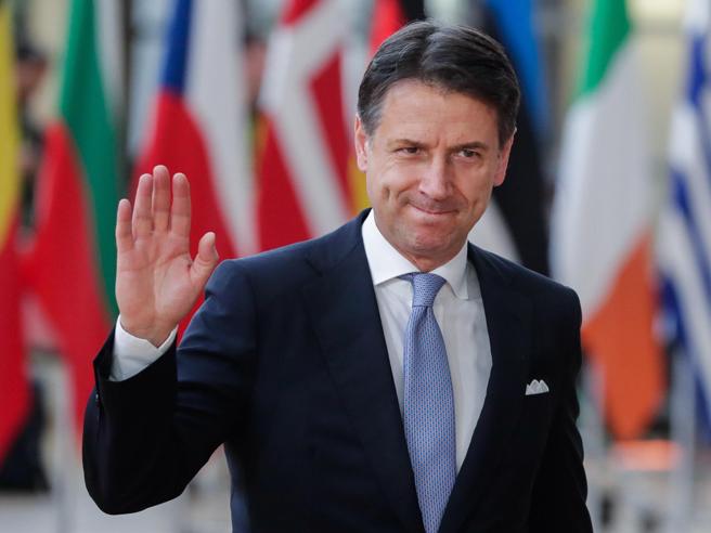 Sondaggi, cresce la fiducia per Conte ma non per il Governo
