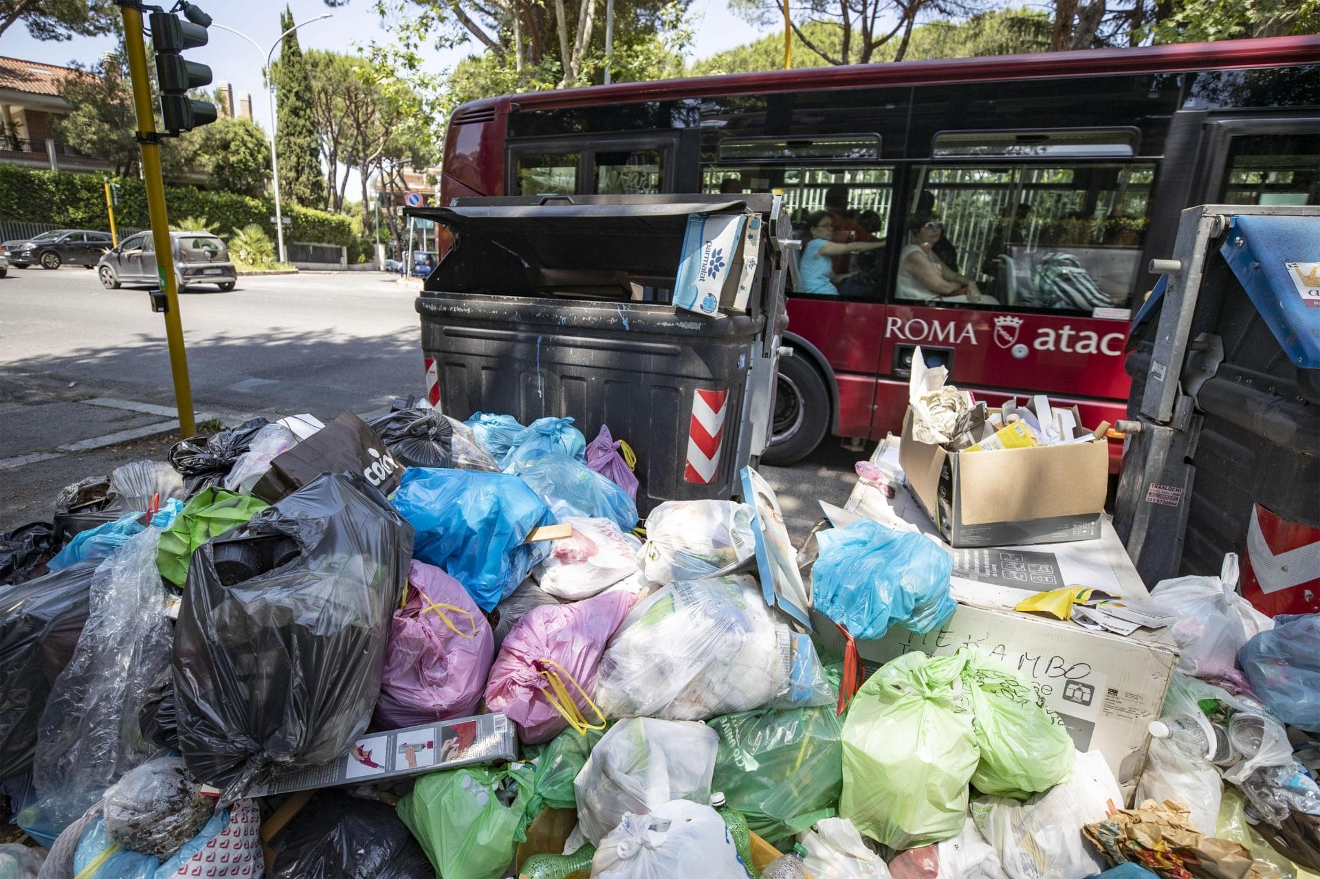 Rifiuti a Roma, Ama: già attivi cinque siti di trasbordo, altri due settimana prossima