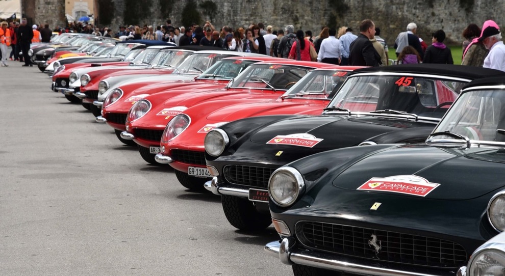 Roma colorata ‘Rosso Ferrari’ fino al 22 settembre. In città 85 auto d’epoca per l’evento internazionale ‘Cavalcade Classiche’