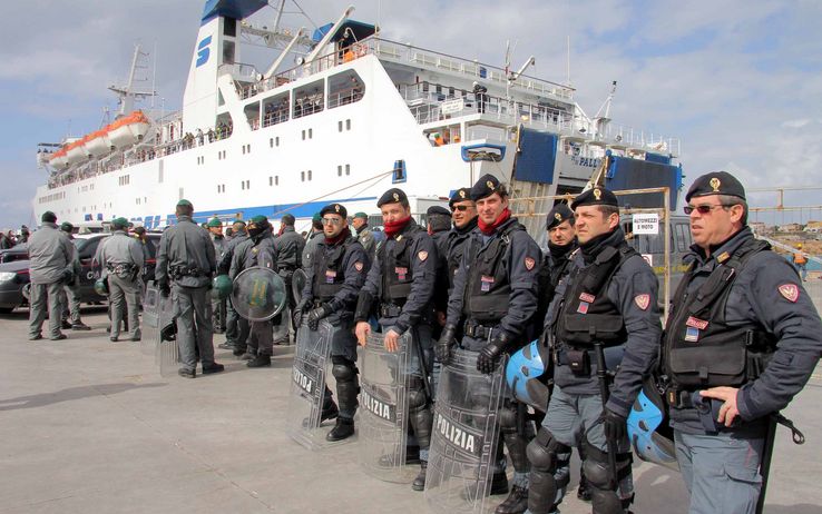 Denuncia del sindacato di Polizia Coisp: “A Lampedusa poliziotti costretti a turni massacranti”