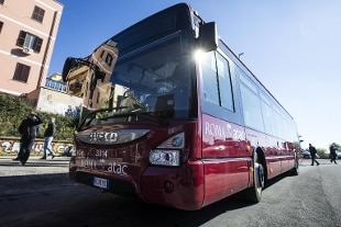Acilia, nuova aggressione all’autista di un bus