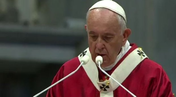 La riflessione del Papa: “Assediato, solo la preghiera può aiutarmi…”