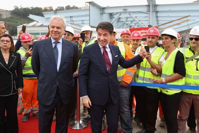 Conte: “Genova è un simbolo di rinascita”. Poi sul crollo del Morandi: “Non faremo sconti ai privati” e Atlantia scivola in Borsa