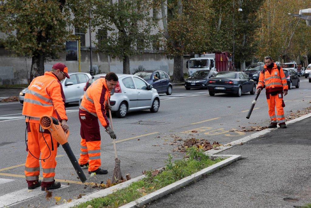 Prosegue l’opera di pulizia straordinaria di Ama attorno alle ’aree sensibili’