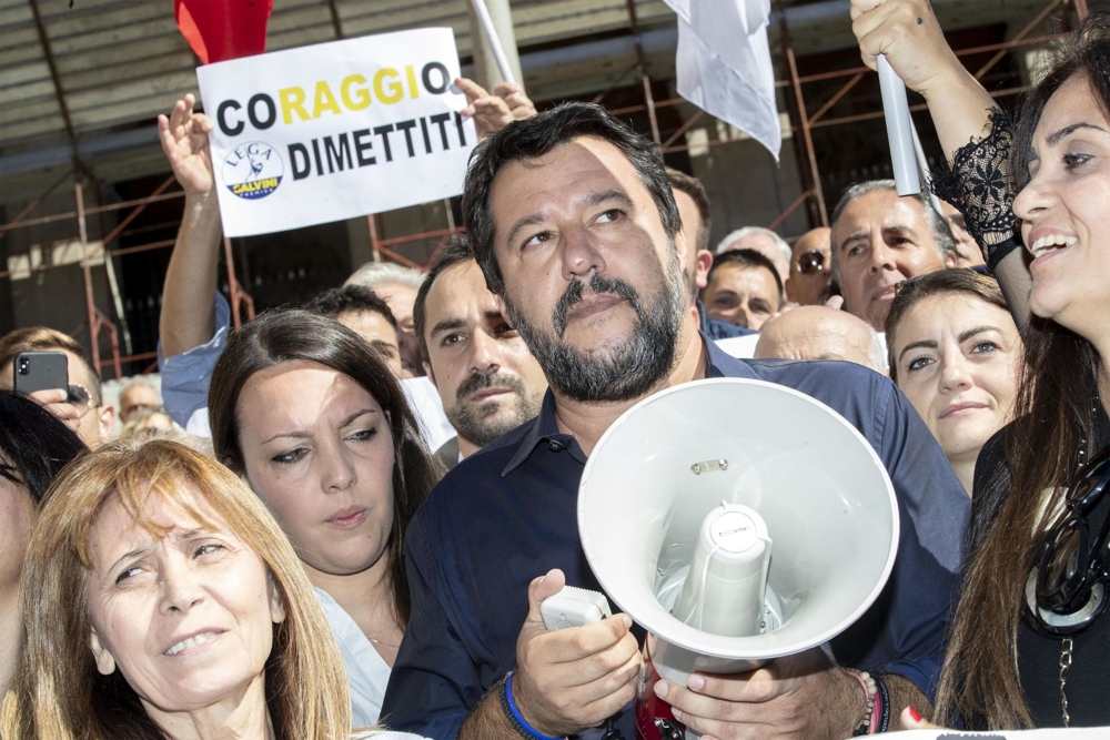 Salvini a testa bassa contro la Raggi: “Fare il Sindaco non è il tuo mestiere”