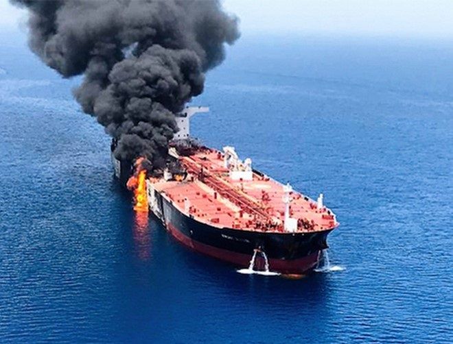 Due missili colpiscono una petroliera iraniano al largo delle coste Saudite. E’ allerta rossa nel Golfo