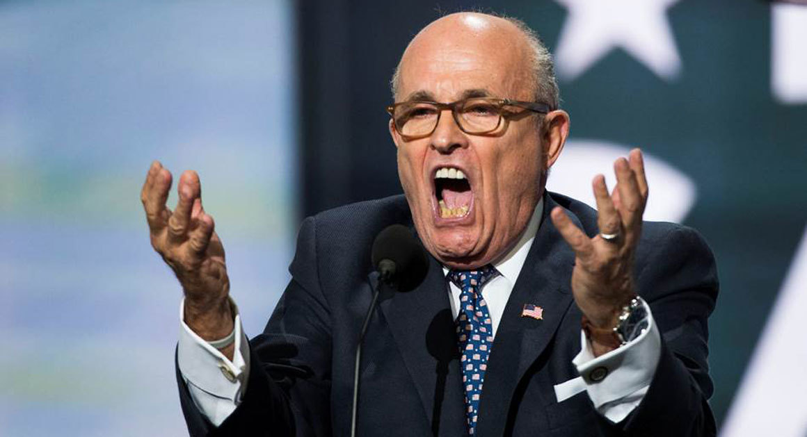Finiscono al fresco due soci del’avvocato di fiducia di Trump, Rudy Giuliani. Violate le leggi elettorali federali