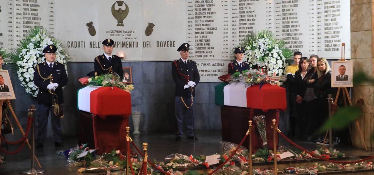 Commozione e vicinanza alla Polizia di Stato, ai funerali dei due agenti trucidati alla Questura di Trieste