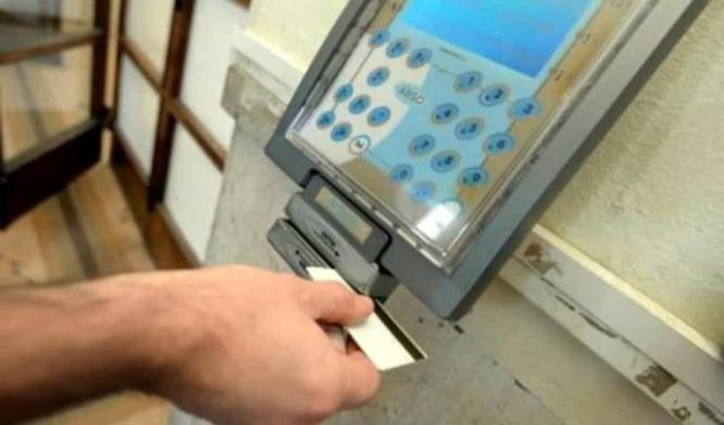 Timbravano il cartellino e poi lasciavano l’ufficio: 48 indagati