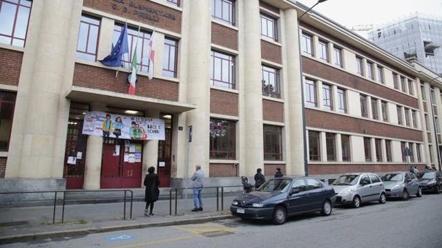 Bimbo precipitato nella tromba delle scale a scuola, stbilizzato ma resta gravissimo. La Madre: “Perché era lì da solo…”