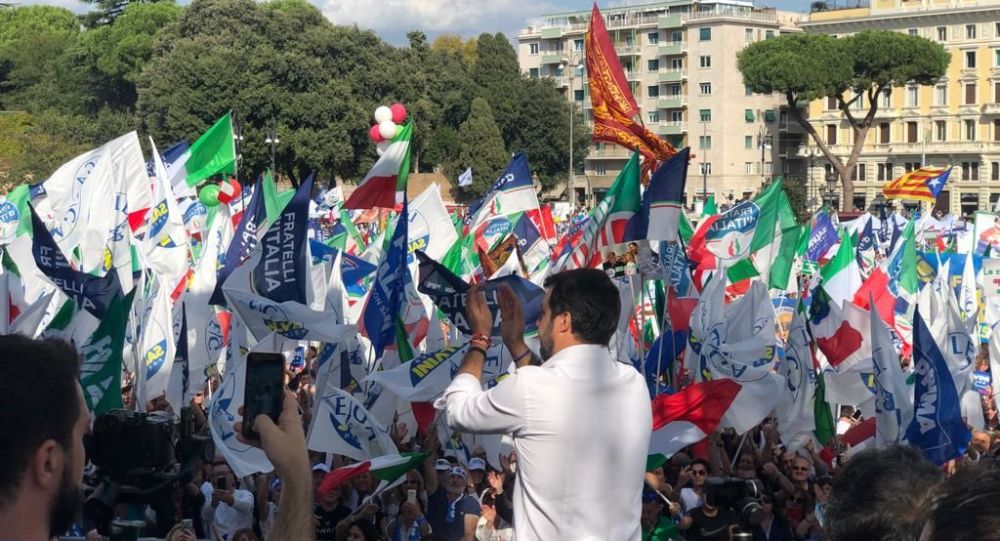 Salvini vince la sfida della piazza. In 200mila San Giovanni. In frantumi Forza Italia che si divide sulla adesione alla manifestazione. Disertano molti parlamentari e Brunetta bacchetta Berlusconi