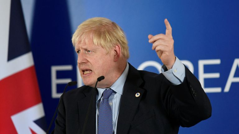 Brexit, il no della Camera dei Comuni a Boris Johnson. Entro stasera dovrà essere chiesto un rinvio all’Ue. Lui:
