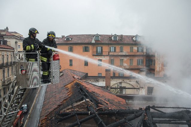In fiamme la Cavallerizza Reale di Torino. E’ patrimonio dell’Unesco, gravi i danni