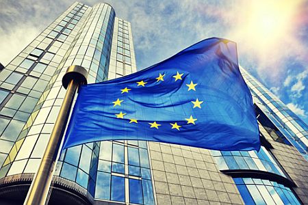 La lettera della Ue è arrivata ed il contenuto è chiaro: “La manovra non rispetta il target di riduzione del debito nel 2020”