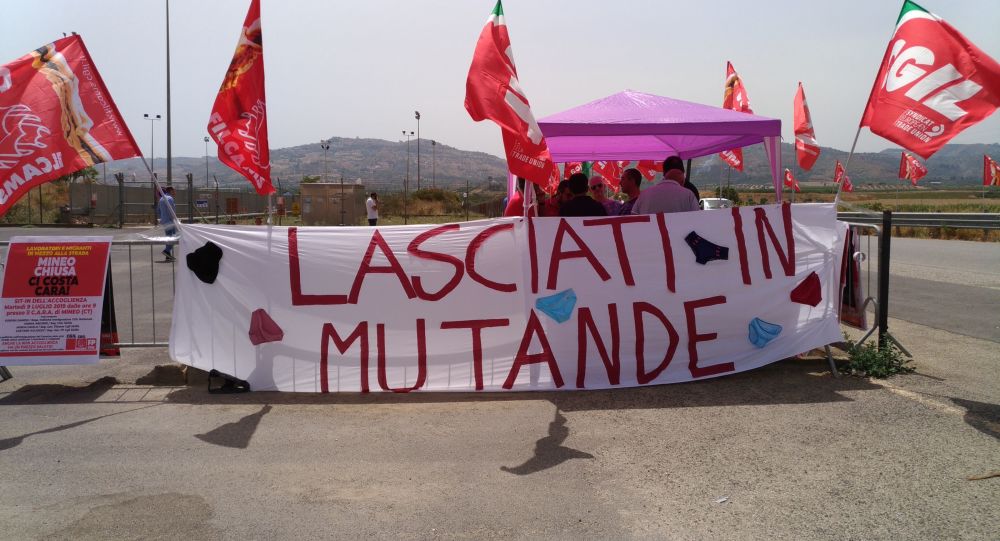 Cara di Mineo, la protesta degli ex lavoratori a Catania