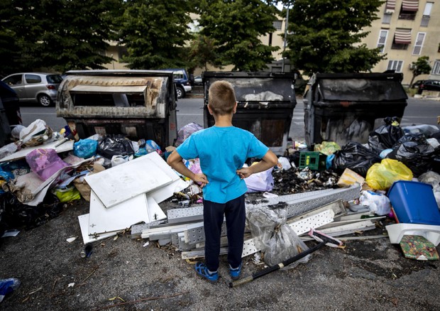 Raggi e Garante infanzia: Roma non resti sola su rifiuti scuole